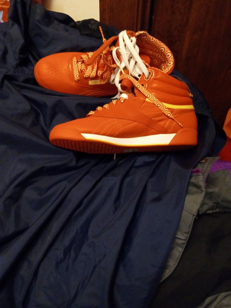 Reebok Freestyle Orange Size 7.5 Women's $45