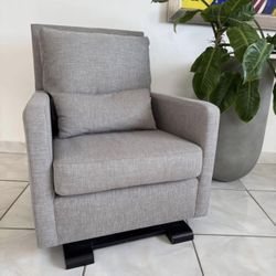 Nursery rocking chair Like New