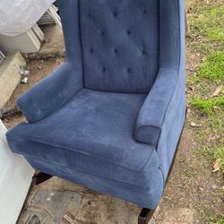 Rocking Couch Very Comfortable Got It A Week Ago Didn’t Fit In My Room Has Been Sitting In The Living Room Need It Gone Got It For 600$ Asking 250$ 