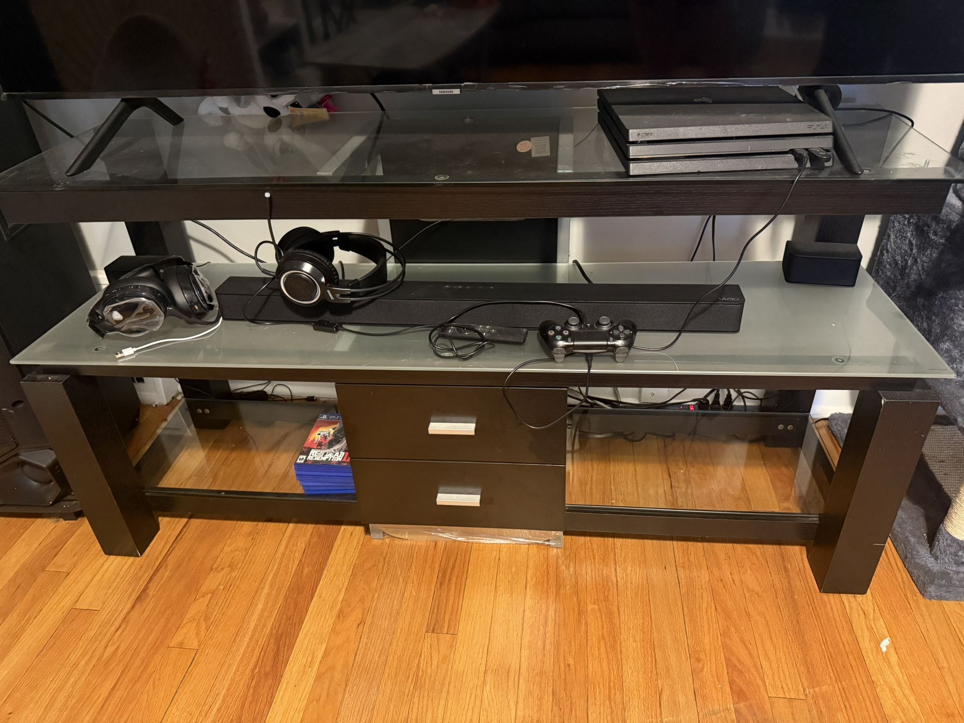 Tv Stand Up To 70”in Tv