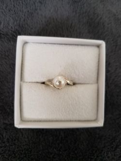 925 Sterling silver fresh water pearl ring.