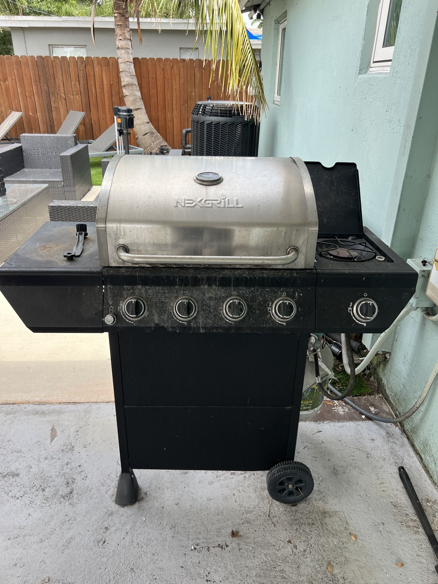 Fantastic Nexgrill 4‑Burner Gas Grill w/ Side Burner