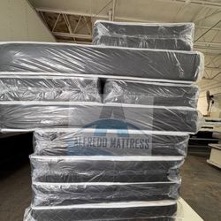 Full mattress with box spring (2pc set - new)