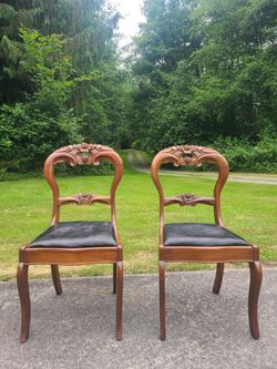 Pair of Beautiful Victorian Era Rose Carved Balloon Back Side Chairs