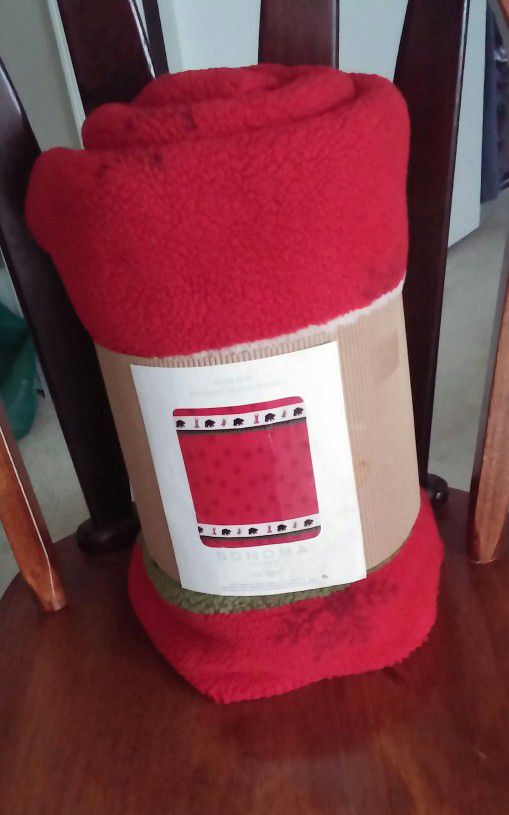 Reversible Bright Red Supersoft Plush Throw/50 X 60/New 