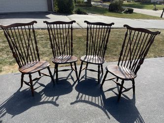 4 Brace back saddle seat chairs, Windsor style