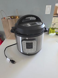 Instant Pot Duo 7-in-1 Electric Pressure Cooker 8 quart