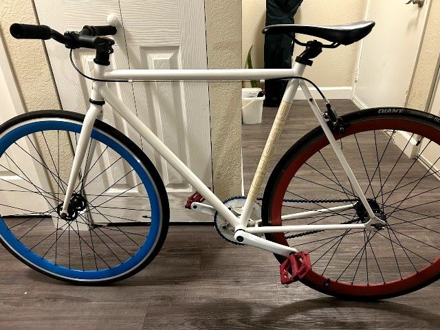 Bigshot Fixed Gear And Free Wheel Bike Really Good Condition (Brand New Grips, Seat, Tire And Inner Tube)