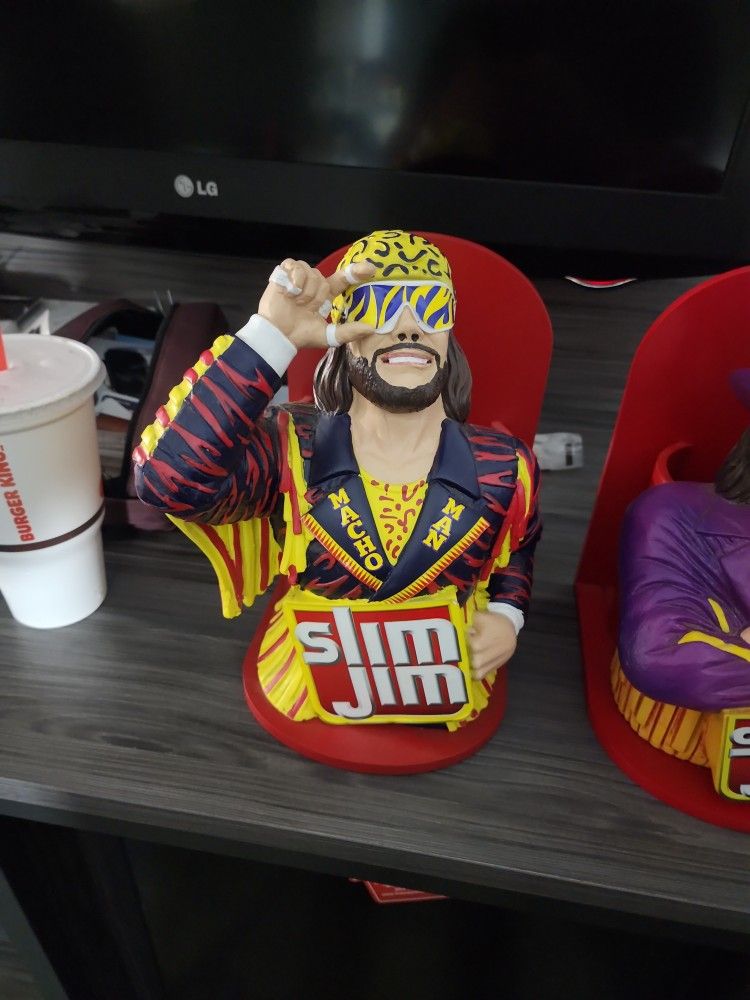 MACHO MAN