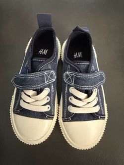 Zapatos de niño Zara, Nike y H&M