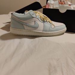 Air Jordan 1 Low se Size 9