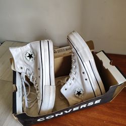 Converse shoes/ Men's 7.5 / women's 5.5