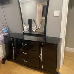 Vanity Dresser 