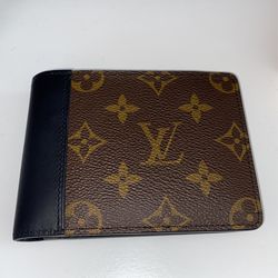 Mens Designer Wallet for Sale in Converse, TX - OfferUp