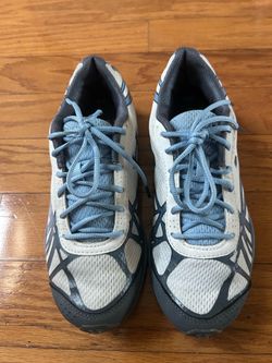 Like new Under Armour women Athletic Shoes size 7.5