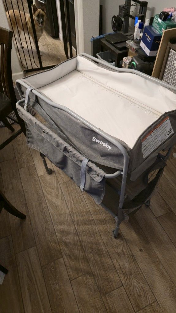 Sweeby Portable Changing Table