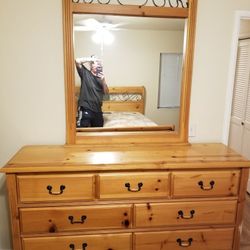 3-Piece Solid Wood Oak Dresser/Mirror and Nightstand
