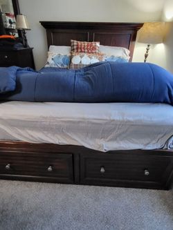 Exceptional queen bed, with or without mattress, dresser and mirror