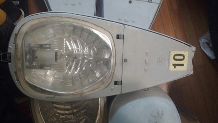 Lot of 35 GE Street Lights w/ballast and bulb