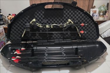 Diamond Archery Razor Edge Bow and Arrows set by Bowtech