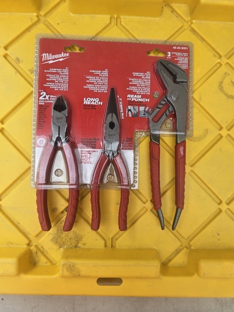 Milwaukee 3pc Comfort Grip Pliers Set