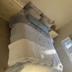 Queen Bedroom Set for Sale