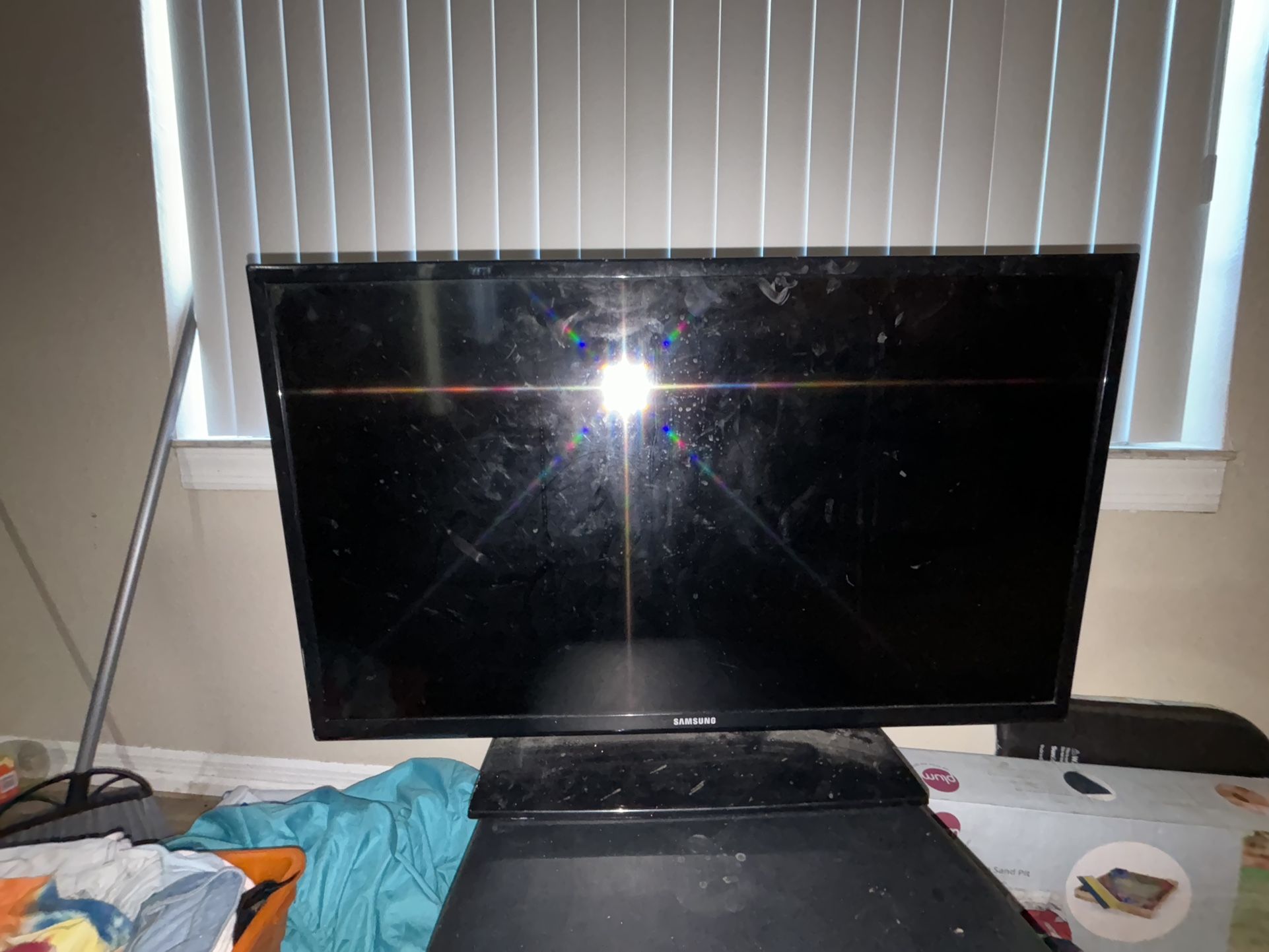 Samsung Flatscreen 24”