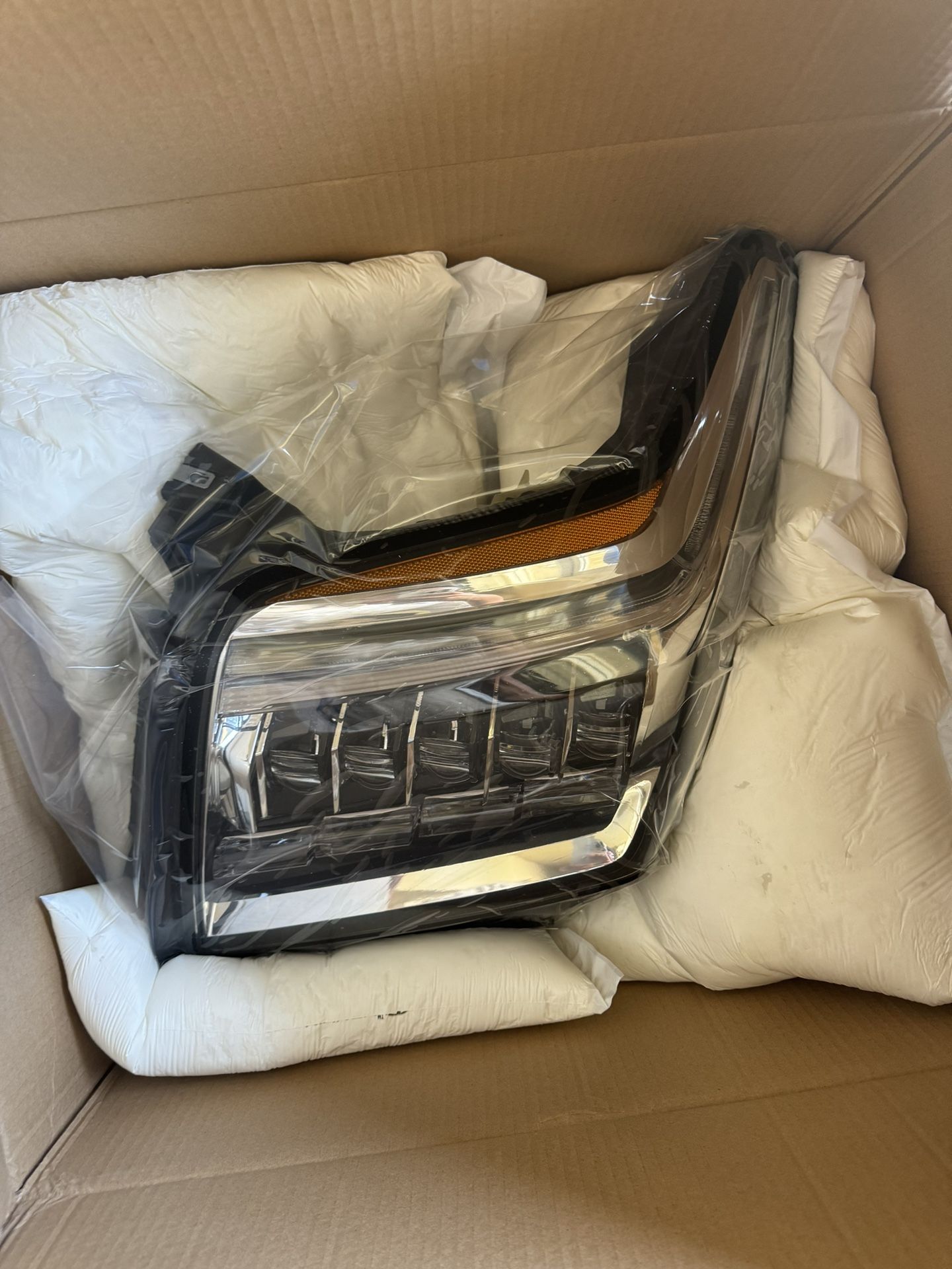 Right headlight For Cadillac Escalade 2015-2020