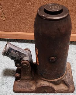 Vintage Lincoln (Walker) 8 Ton Bottle Jack No. 218125