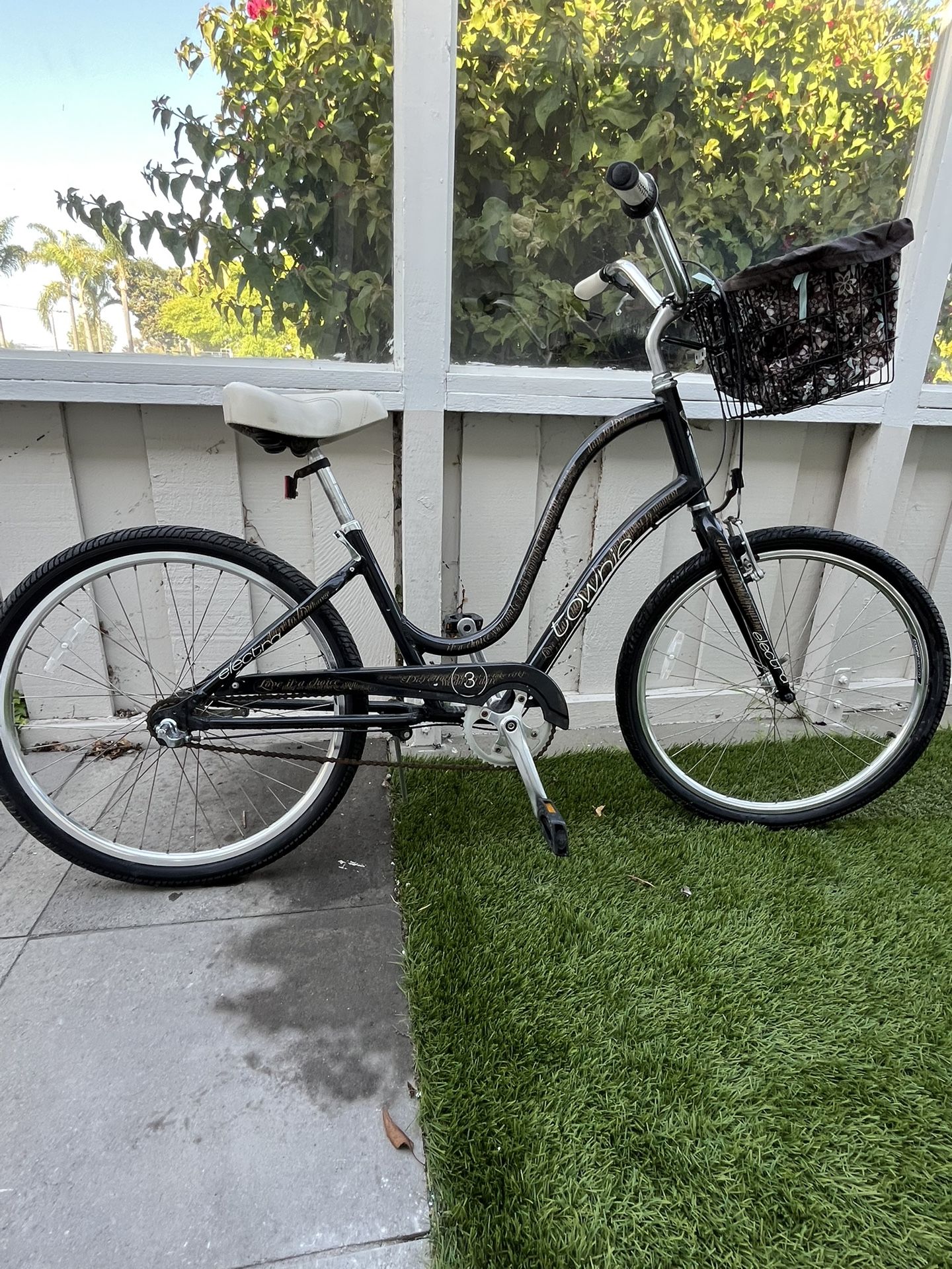 Townie Electra 3 speed beach cruiser