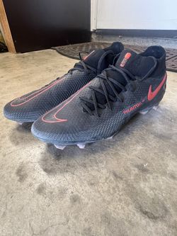 Nike Phantom Soccer Cleats