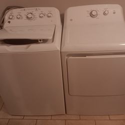 Ge Heavy duty Washer Dryer Set Like New 
