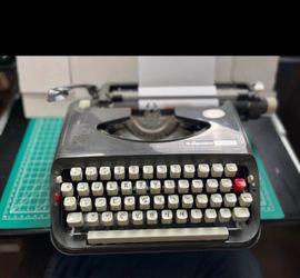 Montgomery  Ward (Brother) Signature 400t - Vintage Typewriter