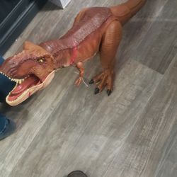 Jurassic World Super Colossal T-rex Battle Damaged