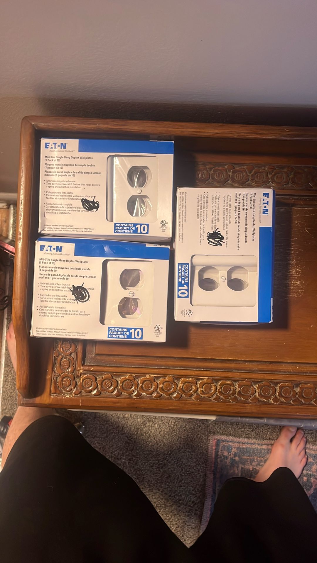 Eaton Mid- Sized Single Gang Duplex Wallplates