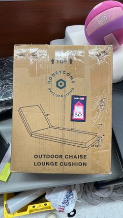 Outdoor lounge chair cushion