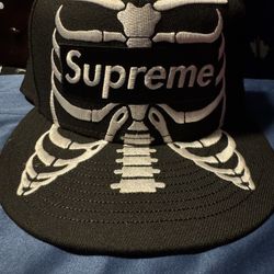 SUPREME FITTED HAT 7 1/2