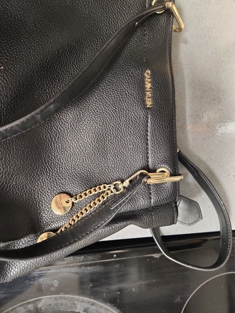 MEDIUM SIZE  CALVIN KLEIN  PURSE 