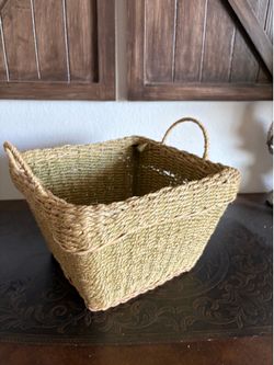 Upright Folio Grass Handwoven basket