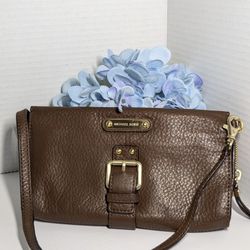 Michael Kors little wristlet Brown leather 🤎 