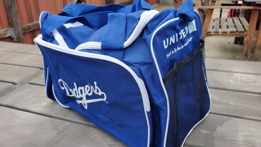 LA DODGERS FAN COLLECTIBLE UNITED AIRLINES RARE SMALL DUFFLE BAG BRAND NEW