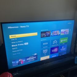 Hisense Roku TV 40 In With Tv Stand And Remote
