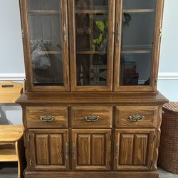 Hutch / China Cabinet