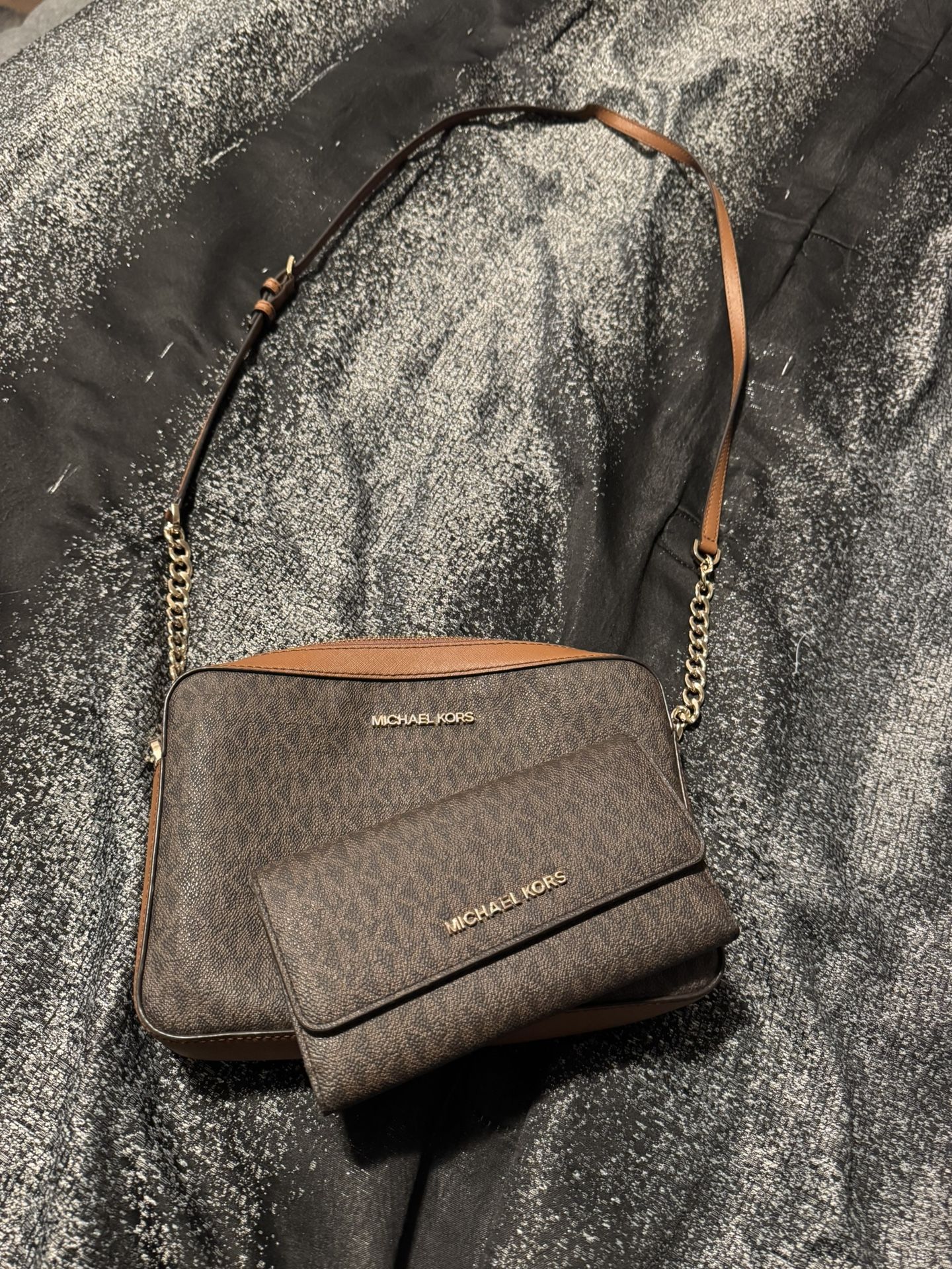 Michael Kors Purse Wallet Great Condition. I Don’t Use It.