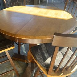 Set Of 4 Rotatable Chairs And Table That Opens Up