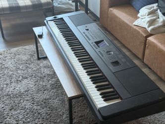 Yamaha DGX-660 88-Key Weighted Digital Piano + Bench