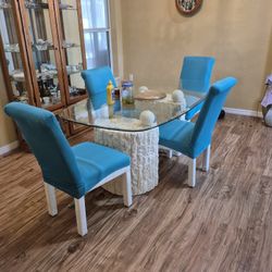 Beautiful Glass Top Table And Chairs With Covers