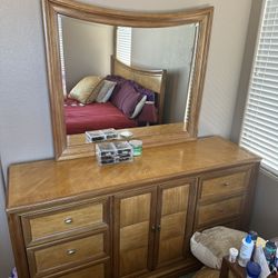 Thomasville Dresser And Mirror 