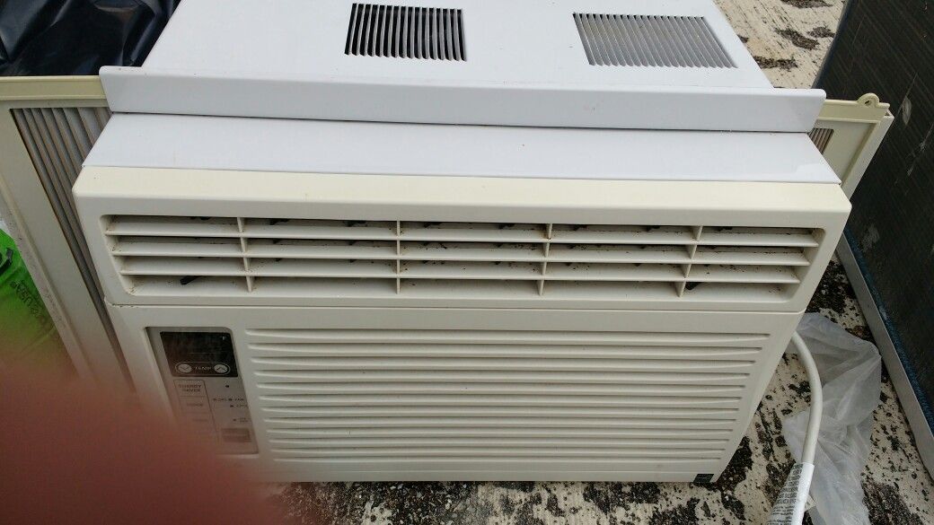 AC window unit LG LW6013ER