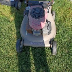 Gas Operated Self-propelled Honda Lawn Mower No Bag